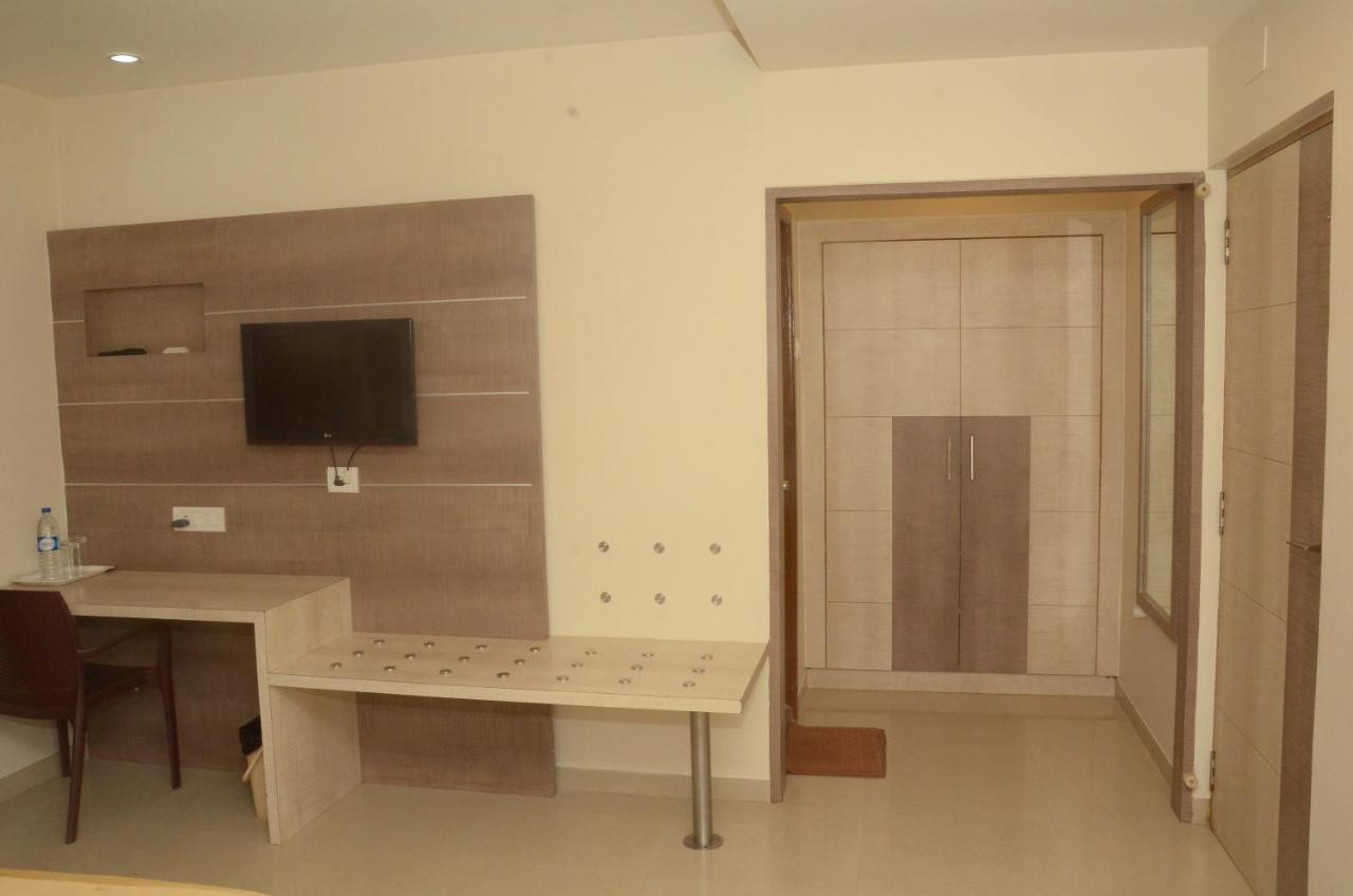 Hotel Kanakabhishegam First Hotel From The Thirukadaiyur Temple Tirukkadaiyur Esterno foto